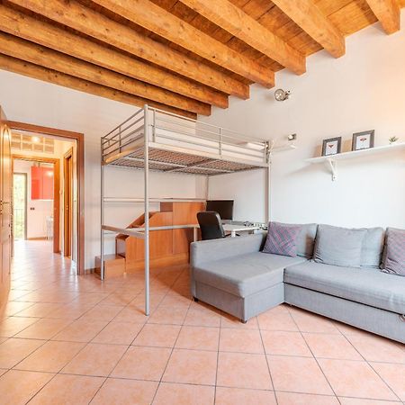 Guest Planet - Rosso Milano Apartment - Navigli Area Екстер'єр фото