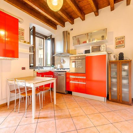Guest Planet - Rosso Milano Apartment - Navigli Area Екстер'єр фото