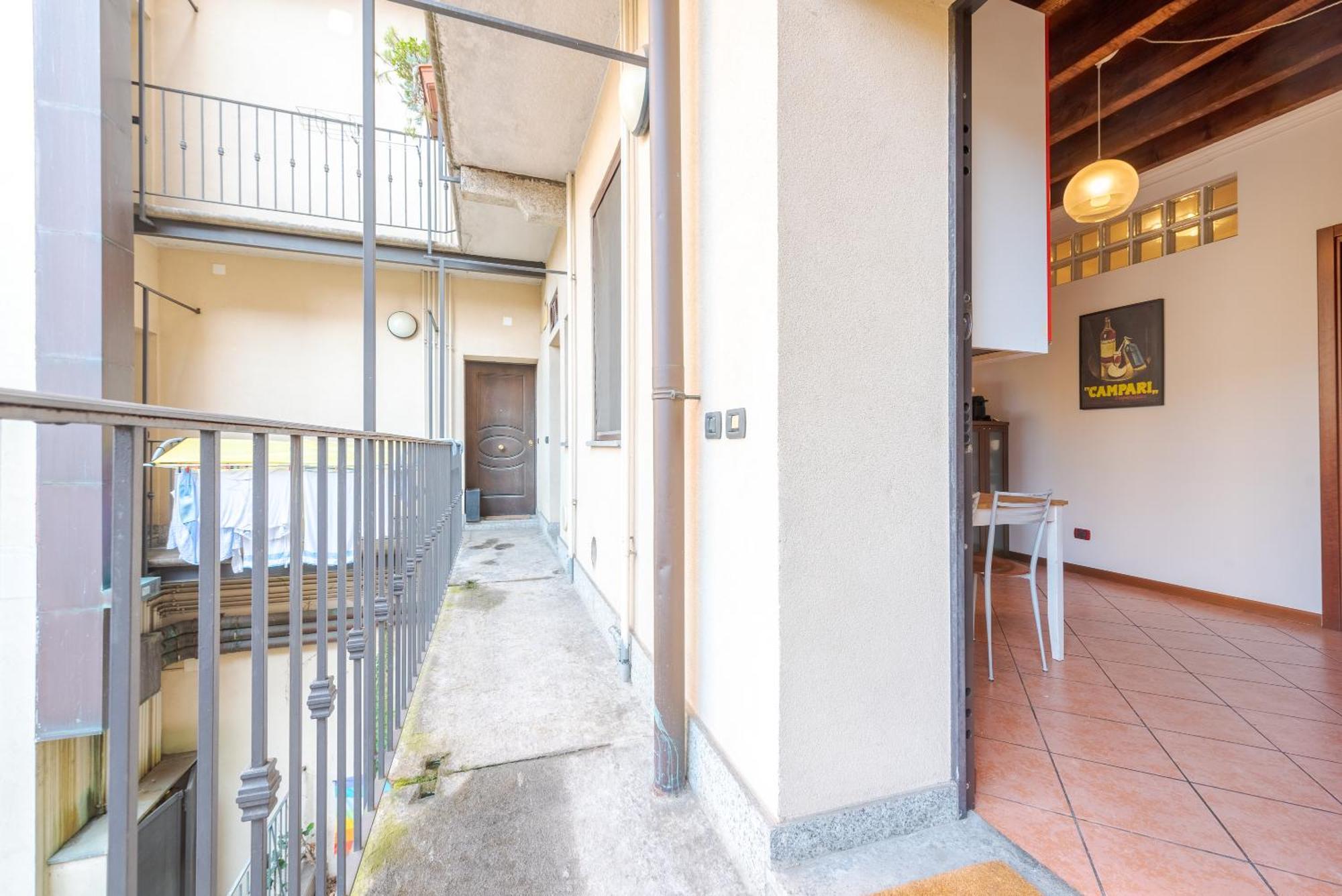 Guest Planet - Rosso Milano Apartment - Navigli Area Екстер'єр фото